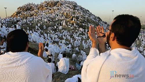 ‘লাব্বাইক’ ধ্বনিতে মুখরিত আরাফাতের ময়দান