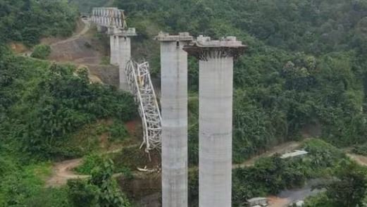 নির্মাণাধীন রেলসেতু ভেঙে প্রাণ গেল ১৭ জনের 